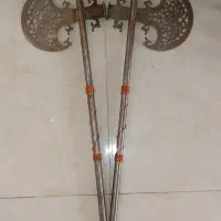 تبرزین‌کشکول و سکه ومهره همگی آنتیک