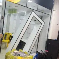 ویترین مغازه موبایل فروشی