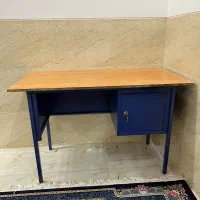 میز تحریر و کامپیوتر