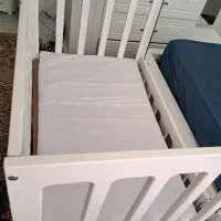 تخت کنار مادر