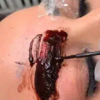 نیازمند مدل ریموچند جلسه ای. ابروخط چشم. خط لب.