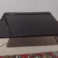 میز تحریر نشسته تاشو