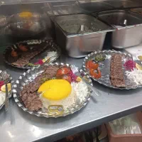نیازمند کباب پز و سرویس کار  بسته بندی کباب بناب