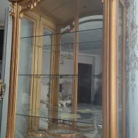 ویترین چوبی بزرگ و جادار