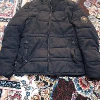 کاپشن|لباس|شیراز, کوشک میدان|دیوار