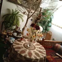 میز ناهار خوری دو نفره شیک و تمیز در حد نو