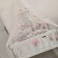 تخت کنار مادر