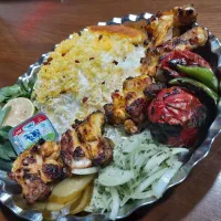 آشپز ساندویچ زن و پیتزا زن پیک موتوری منشی