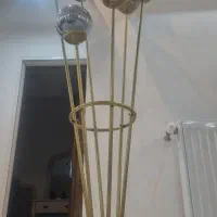 آباژور  کنار سالنی ایستاده فلزی|چراغ خواب و آباژور|هشتگرد, شهرک ولیعصر (مصلی)|دیوار