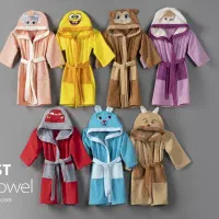 حوله عروسکی نوجوان