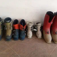 4 جفت کفش اسکی روی برف