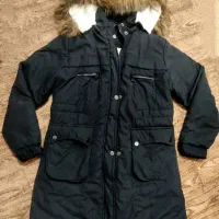 تعدادی پالتوبارانی و مانتو|لباس|میانه, |دیوار