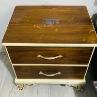 تخت دونفره - میز آرایشی و دو تا پاتختی چوب گردو|تخت و سرویس خواب|مشهد, آیت الله کاشانی|دیوار