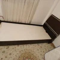 تخت و تشک فنری در حد نو یکنفره