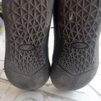 دو کفش یکی برای سالن یکی برای چمن|کیف، کفش، کمربند|بومهن, |دیوار