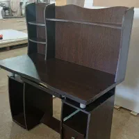 میز تحریر و کامپیوتر