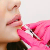 مدل برای تزریق فیلر توسط پزشک|خدمات آرایشگری و زیبایی|ساری, |دیوار