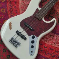 گیتار جز بیس Legend