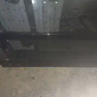 میز تلویزیون شیشه ای تمیز