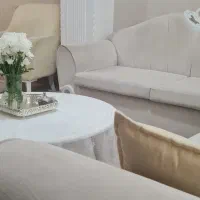 مبلمان ۷ نفره سالم با میز وسط و عسلی