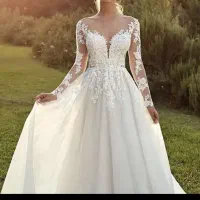 فروشنده خانم مزون عروس حقوق ۲۰ ب بالا