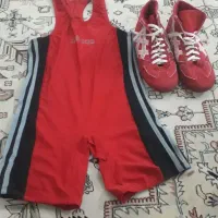 لباس وکفش کشتی