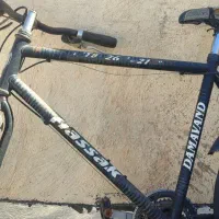 دوچرخه نیاز به تعمیر|دوچرخه، اسکیت، اسکوتر|میانه, |دیوار