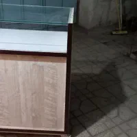 یک عدد ویترین ام دی اف شیشه ۸ میل چرخ دار