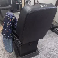 سرشور و صندلی طرح برقی|آرایشگاه و سالن‌های زیبایی|بومهن, |دیوار