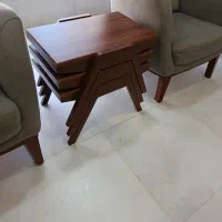 مبل مکانیزه ۸ نفره همراه با یک جلو مبلی و سه میز