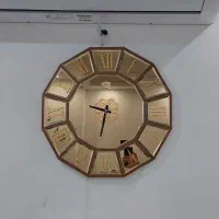 ساعت دیواری در حد نو