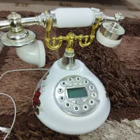 تلفن رو میزی  گل چینی سالم و خیلی شیک طرح سنتی
