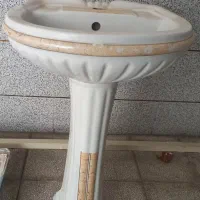 روشویی پایه دار