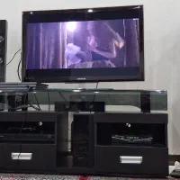 میزتلوزین همراه با باندهای کنارش