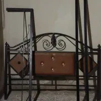 تخت فلزی