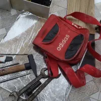 کیف رو دوشی به همراه محتویات