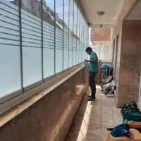 شیشه سکوریت میرال تاشو اتوماتیک نرده پارتیشن|خدمات پیشه و مهارت|کرج, گلشهر|دیوار