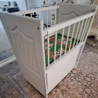 تخت نوزاد متحرک کنار تخت مادر درحد نو|تخت و صندلی بچه|شهریار, شهرک وائین|دیوار