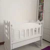 تخت کنارمادر گهواره شو