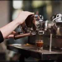 به دو همکار  برای کافه