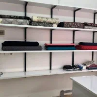قفسه پارچه فروشی و میز
