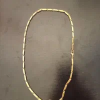 یک عدد گردن بند رنگ زرد