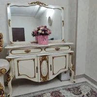 آیینه و کنسول