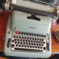 ماشین نویس عتیقه مال بانک پهلوی بوده درحدآک