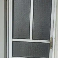 درب با چهار چوب و پنجره آلومینیومی در حد نو