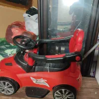 ماشین چهار چرخ با دسته هدایت کننده