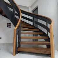 اجرای تخصصی انواع نرده و پله گرد چوبی