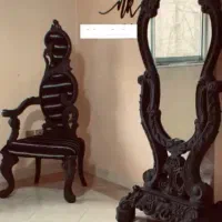 ایینه و صندلی