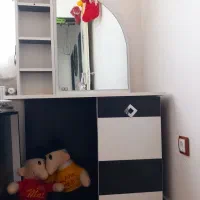میز و آینه بچه‌گانه