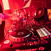 اجاره باند میز صندلی